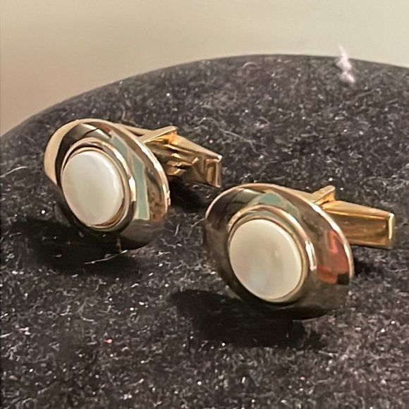 Vintage MCM 1950s oval gold tone & round Mother-of-Pearl whale back cuff links - Picture 7 of 14